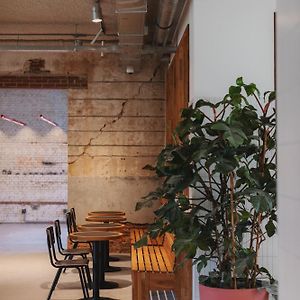 Man Met Bril Koffie Hotel